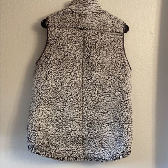 Thread & Supply Faux Sherpa Vest - Picture 3 of 11